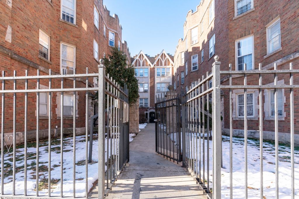 7422 N Damen Avenue 2G, Chicago, IL 60645