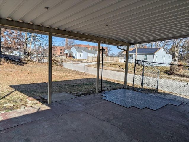 2320 E 71st Terrace, Kansas City, MO 64132