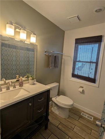 2320 E 71st Terrace, Kansas City, MO 64132