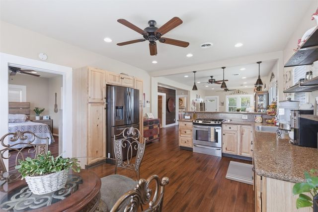 1726 13th Street, Hempstead, TX 77445