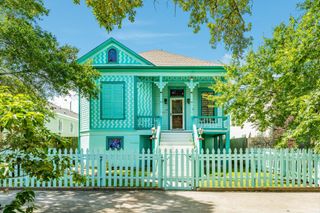 3223 Bernardo De Galvez Avenue, Galveston, TX 77550