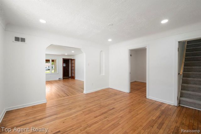 7285 Prospect Avenue, Warren, MI 48091