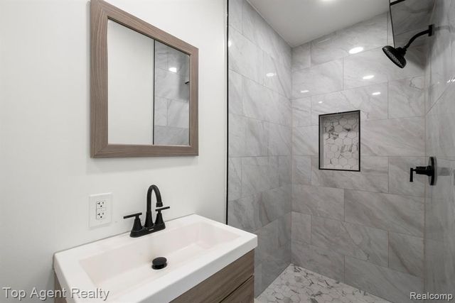 7285 Prospect Avenue, Warren, MI 48091