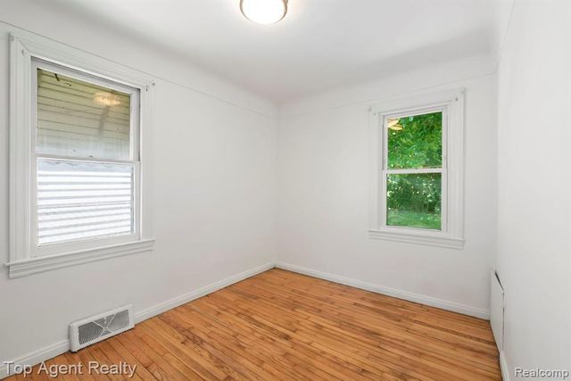 7285 Prospect Avenue, Warren, MI 48091