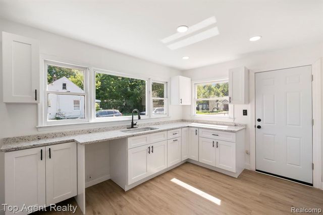7285 Prospect Avenue, Warren, MI 48091