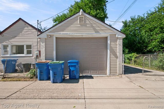 7285 Prospect Avenue, Warren, MI 48091