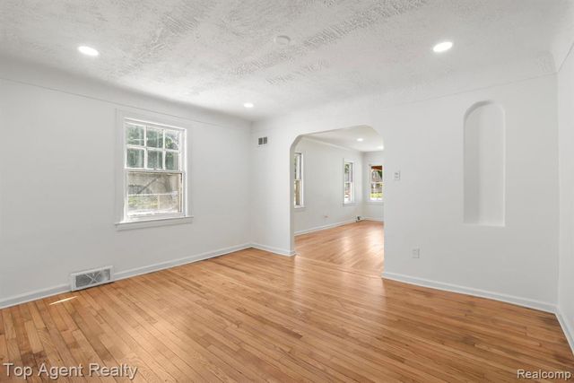 7285 Prospect Avenue, Warren, MI 48091