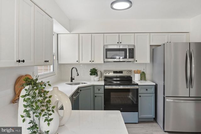 7 PRESTWICK SQ, Baltimore, MD 21228