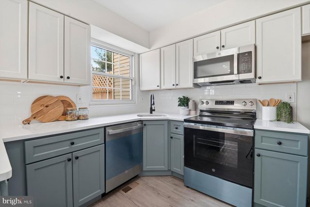 7 PRESTWICK SQ, Baltimore, MD 21228