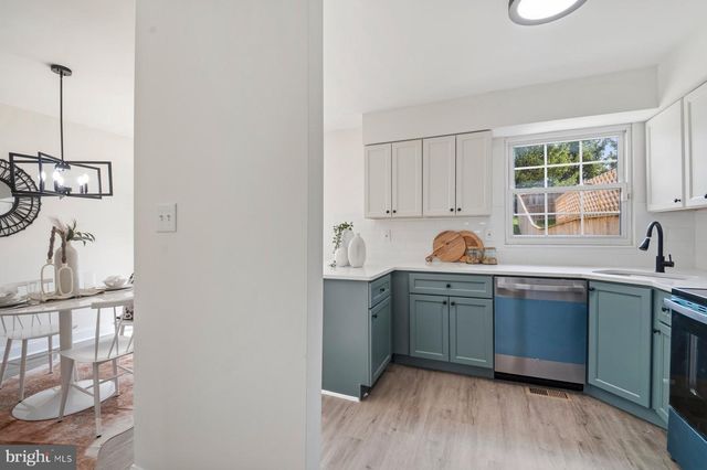 7 PRESTWICK SQ, Baltimore, MD 21228
