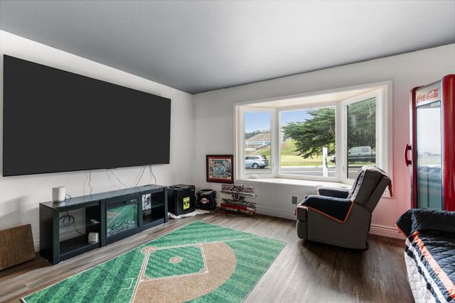 380 Paloma Avenue, Pacifica, CA 94044