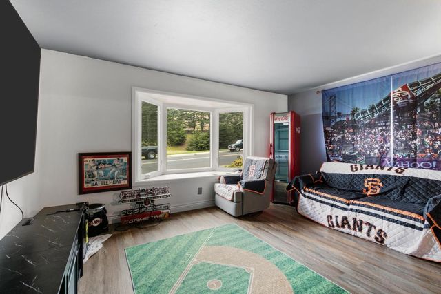 380 Paloma Avenue, Pacifica, CA 94044