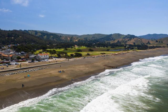 380 Paloma Avenue, Pacifica, CA 94044