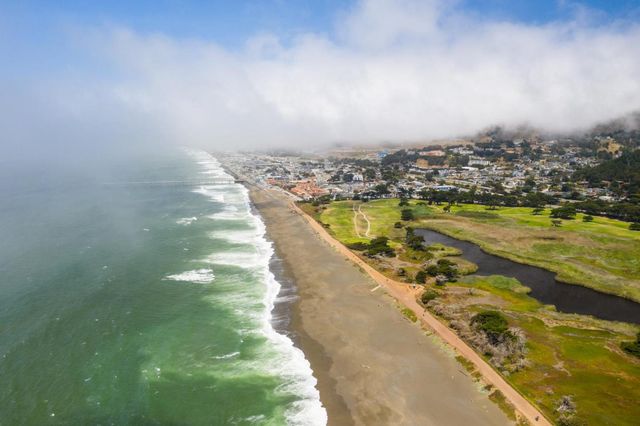 380 Paloma Avenue, Pacifica, CA 94044