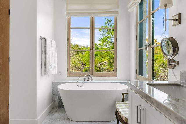 698 Windsong TRL, West Lake Hills, TX 78746