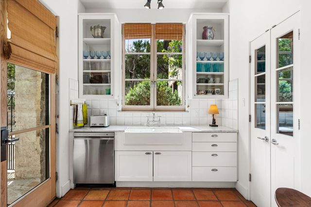 698 Windsong TRL, West Lake Hills, TX 78746