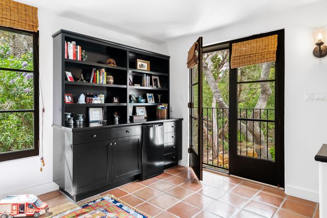 698 Windsong TRL, West Lake Hills, TX 78746