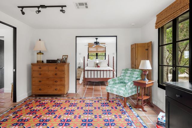 698 Windsong TRL, West Lake Hills, TX 78746