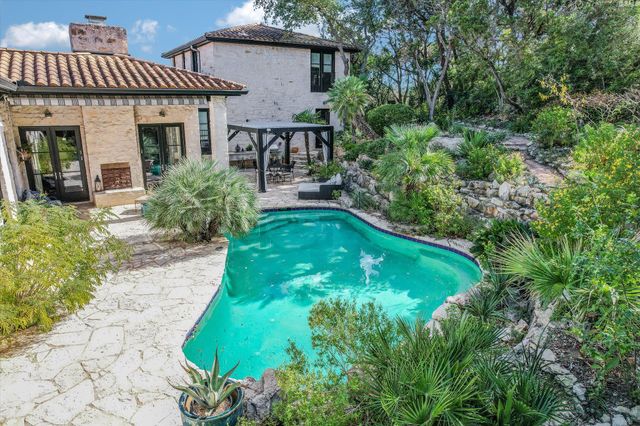 698 Windsong TRL, West Lake Hills, TX 78746