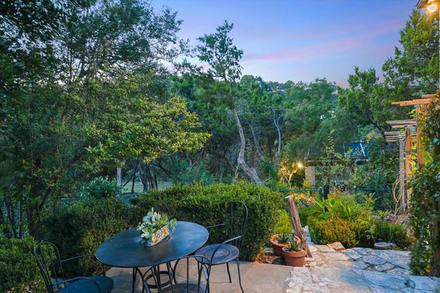 698 Windsong TRL, West Lake Hills, TX 78746