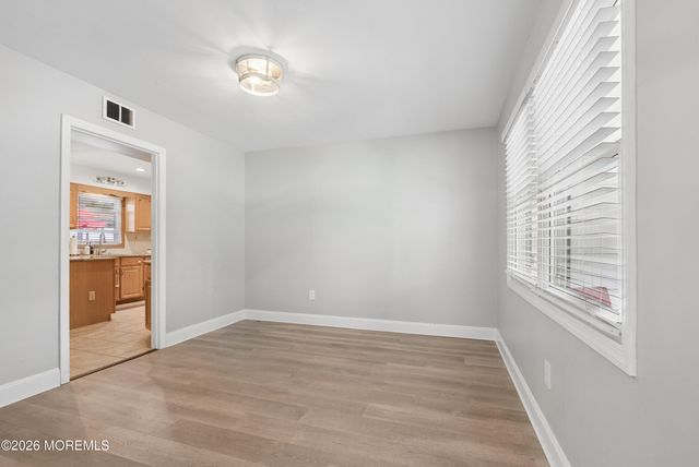 24 Jubilee Circle, Aberdeen, NJ 07747