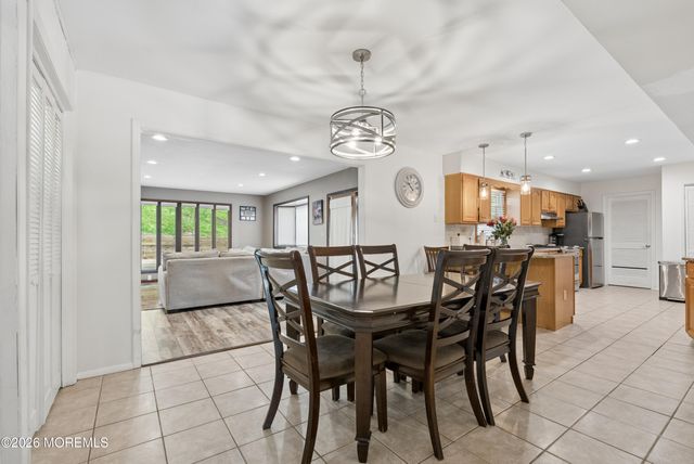 24 Jubilee Circle, Aberdeen, NJ 07747