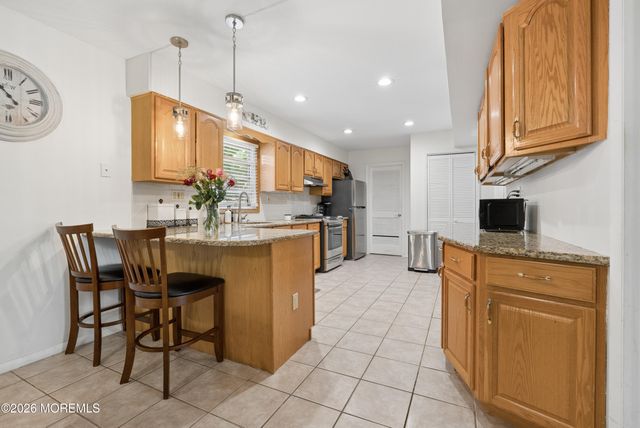24 Jubilee Circle, Aberdeen, NJ 07747