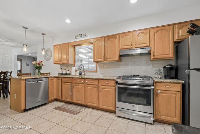 24 Jubilee Circle, Aberdeen, NJ 07747