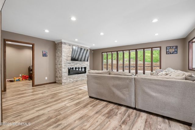 24 Jubilee Circle, Aberdeen, NJ 07747