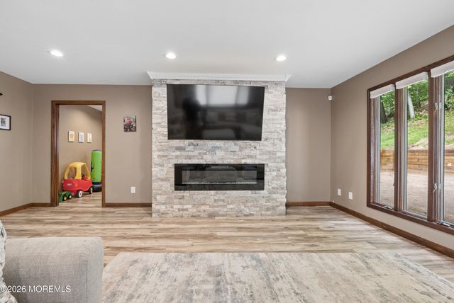24 Jubilee Circle, Aberdeen, NJ 07747