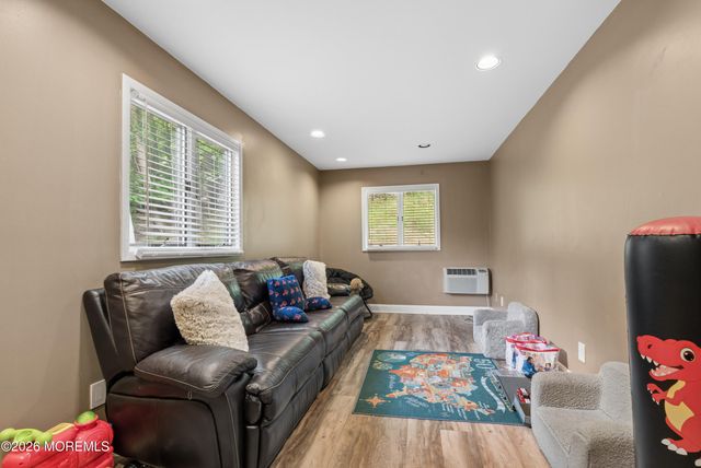 24 Jubilee Circle, Aberdeen, NJ 07747