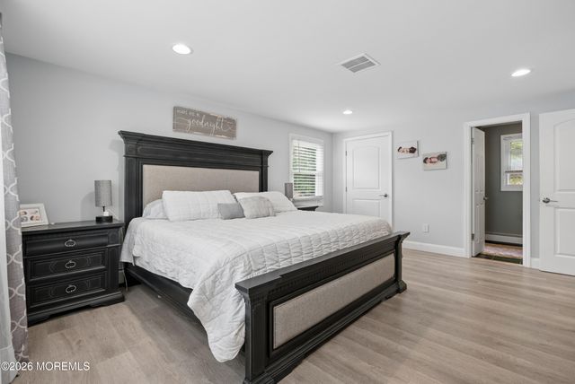 24 Jubilee Circle, Aberdeen, NJ 07747