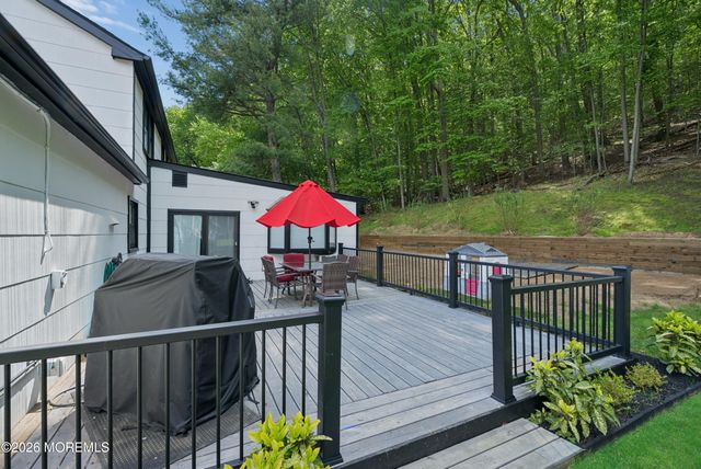 24 Jubilee Circle, Aberdeen, NJ 07747