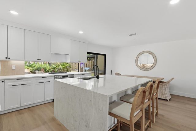 1001 Raintree Lane, Palm Beach Gardens, FL 33410