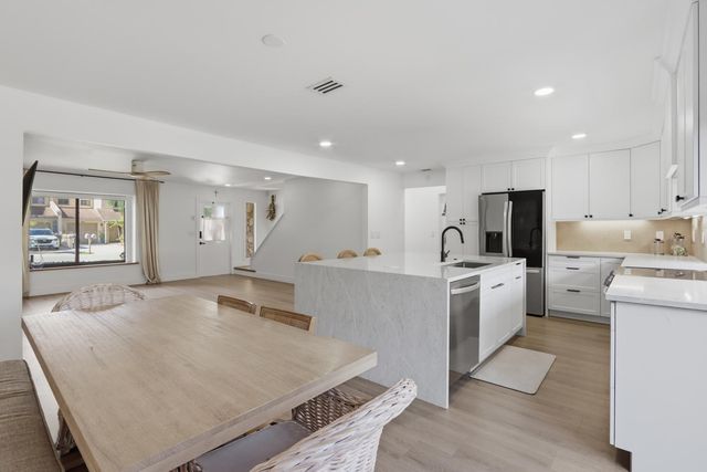 1001 Raintree Lane, Palm Beach Gardens, FL 33410