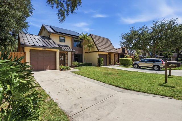 1001 Raintree Lane, Palm Beach Gardens, FL 33410