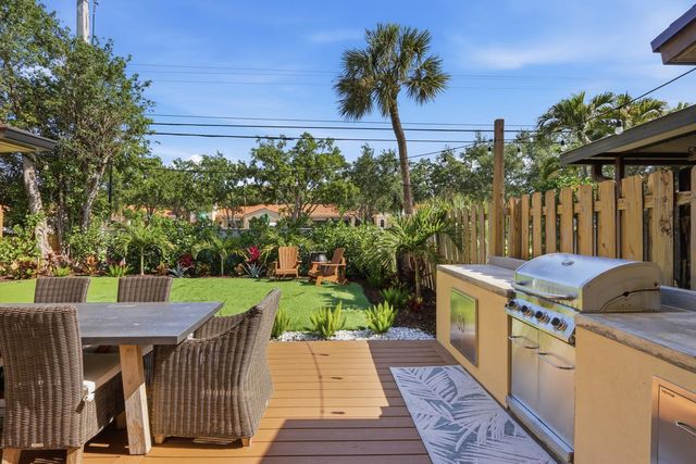 1001 Raintree Lane, Palm Beach Gardens, FL 33410