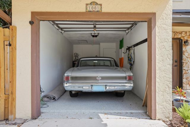 1001 Raintree Lane, Palm Beach Gardens, FL 33410