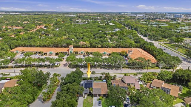 1001 Raintree Lane, Palm Beach Gardens, FL 33410