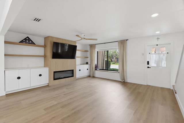 1001 Raintree Lane, Palm Beach Gardens, FL 33410