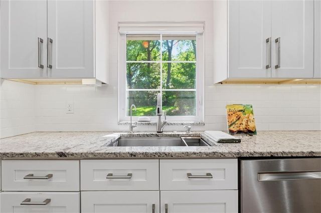 7909 Outlook Lane, Prairie Village, KS 66208