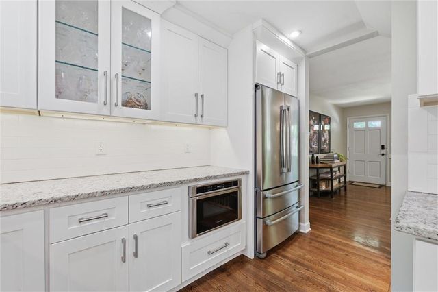 7909 Outlook Lane, Prairie Village, KS 66208