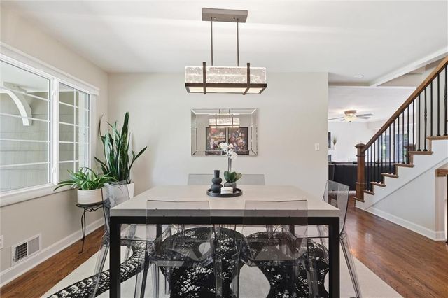 7909 Outlook Lane, Prairie Village, KS 66208