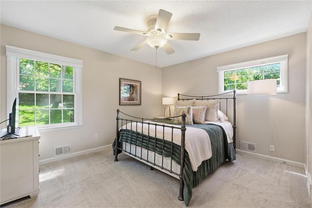 7909 Outlook Lane, Prairie Village, KS 66208