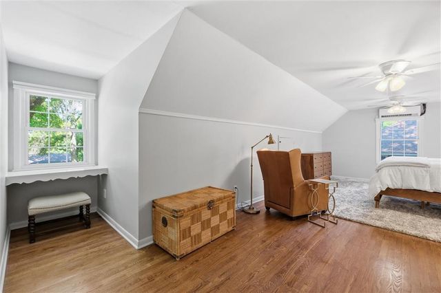 7909 Outlook Lane, Prairie Village, KS 66208