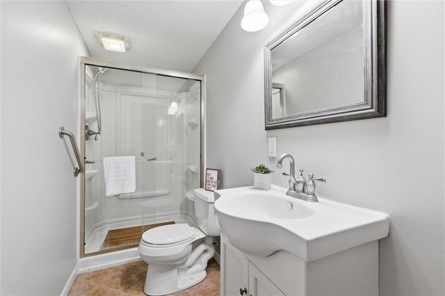7909 Outlook Lane, Prairie Village, KS 66208