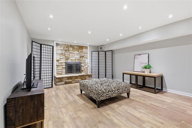 7909 Outlook Lane, Prairie Village, KS 66208