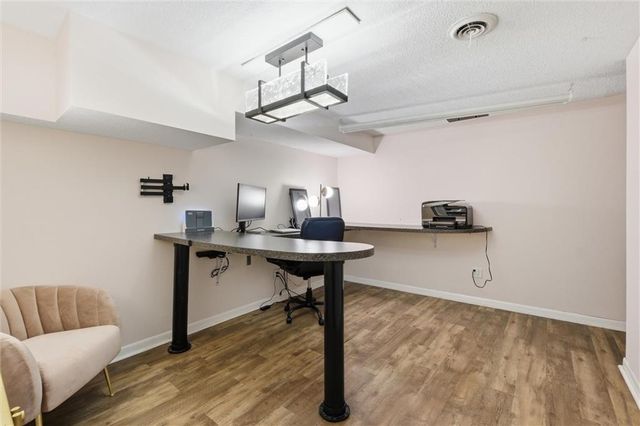 7909 Outlook Lane, Prairie Village, KS 66208