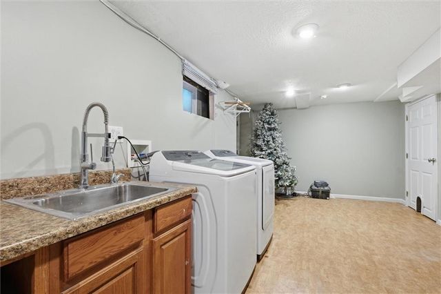 7909 Outlook Lane, Prairie Village, KS 66208