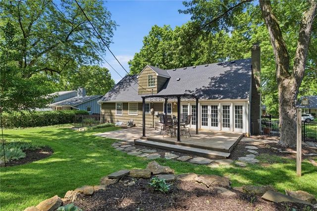 7909 Outlook Lane, Prairie Village, KS 66208
